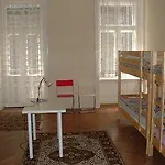 1st 2* بودابست